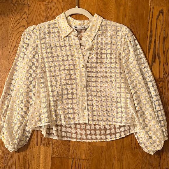 Gently worn Zara daisy blouse in size: xs - Picture 3 of 5